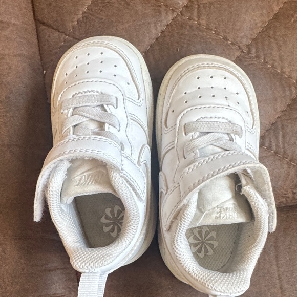 Nike Toddler white Sneakers - Picture 3 of 5